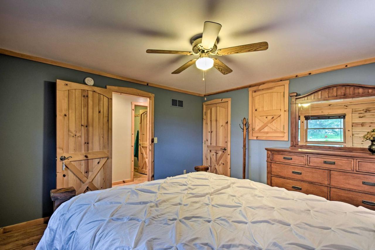 Cozy Amish Country Cabin On Shipshewana Lake! 외부 사진